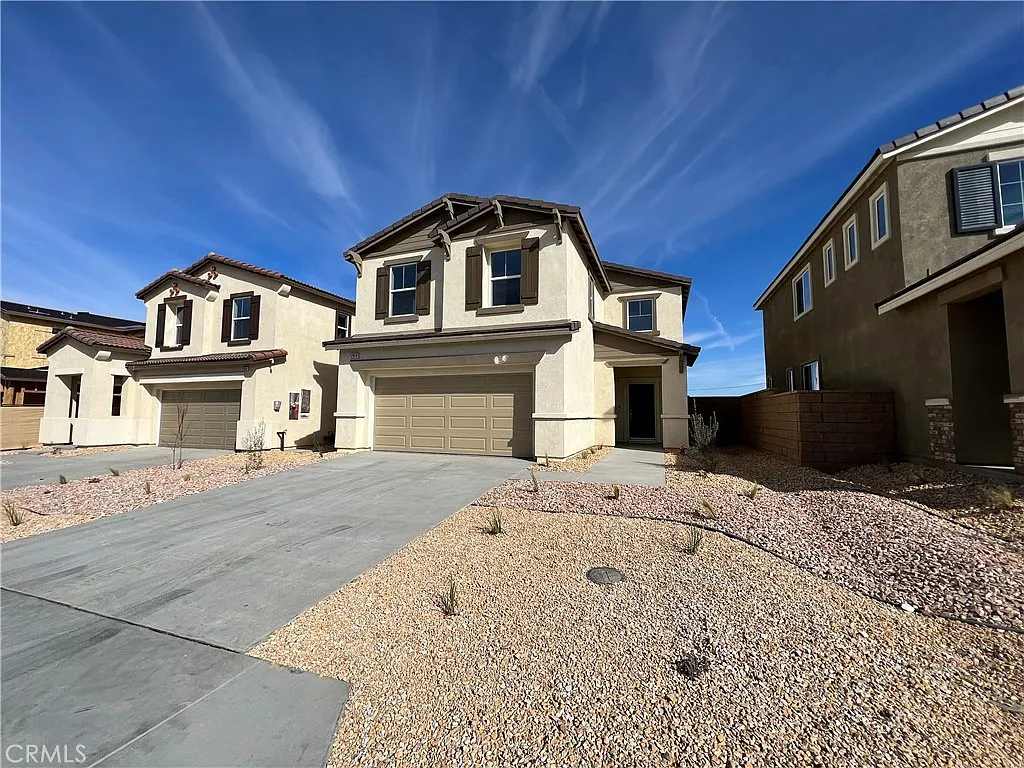 3 bed, 2.5 bath, 2306 sqft, $3,450 — Photo 2