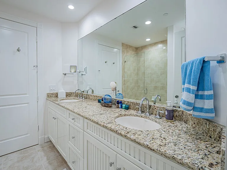 801 N Swim Club Dr #2B — Photo 32