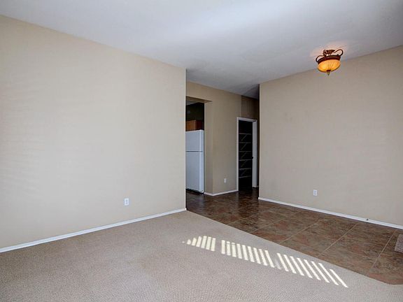5th image of 2910 W Donner Dr
