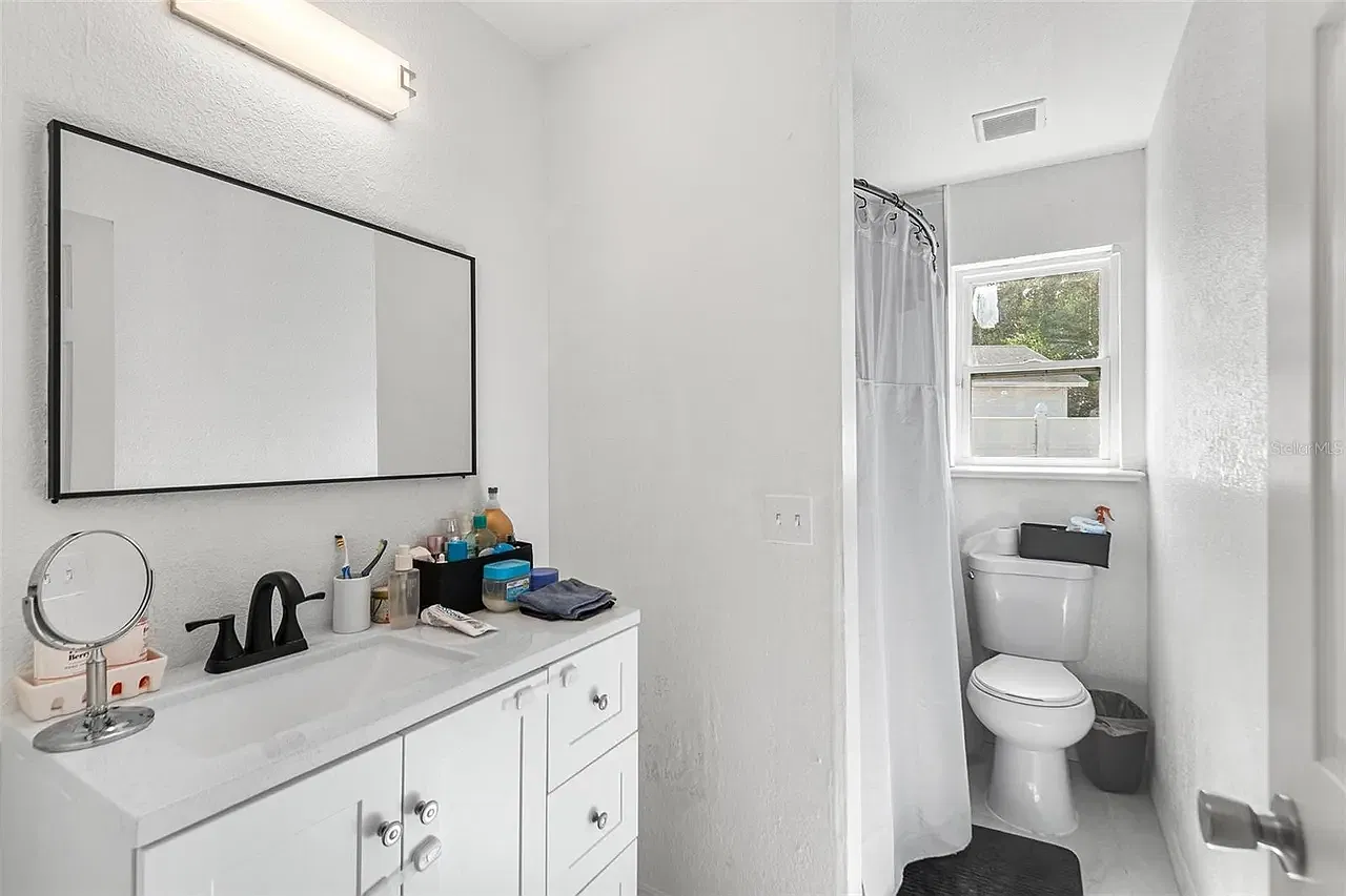 3 bed, 1386 sqft, $1,995 — Photo 3