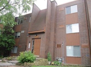 701 Court Of Spruce #5, Vernon Hills, IL 60061