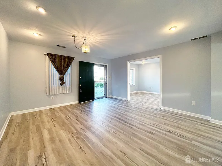 122 Vineyard Rd — Photo 5