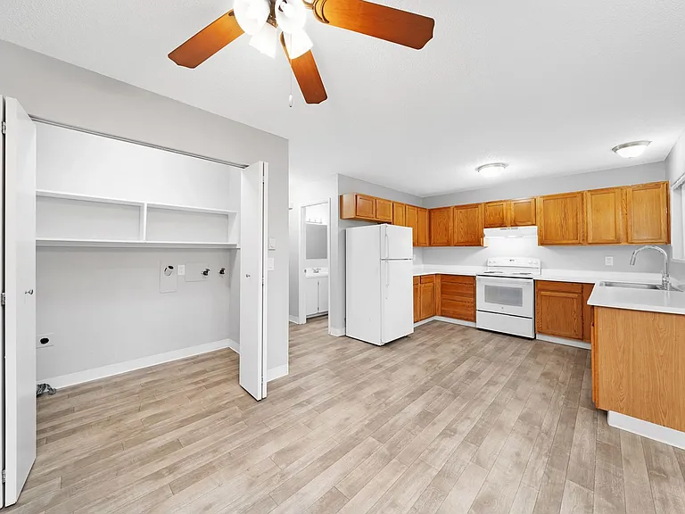 Wetherburne Square Townhomes — Photo 19
