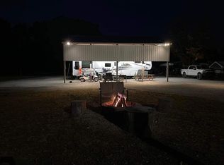 1060 Wc Pickett Rd, Clifton, TN 38425