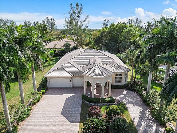 3rd image of 8928 Pinebrook Court