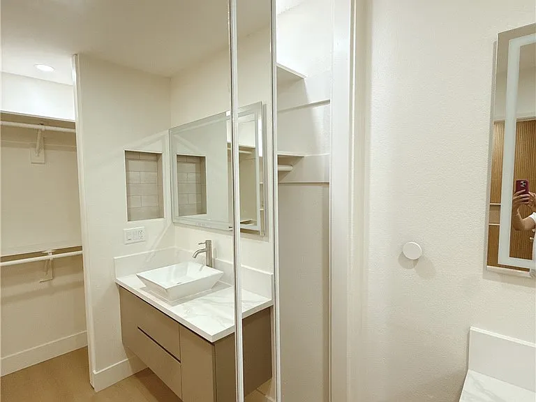 256 Streamwood — Photo 9
