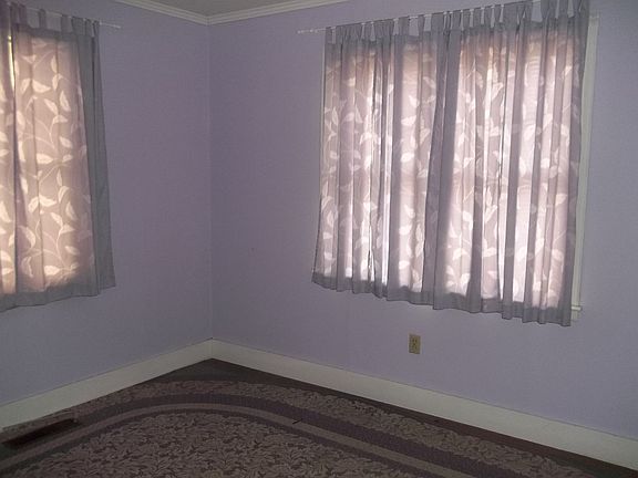 5th image of 879 Highland Grove Ave