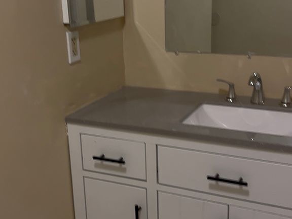 4th image of 139 W 86th Pl