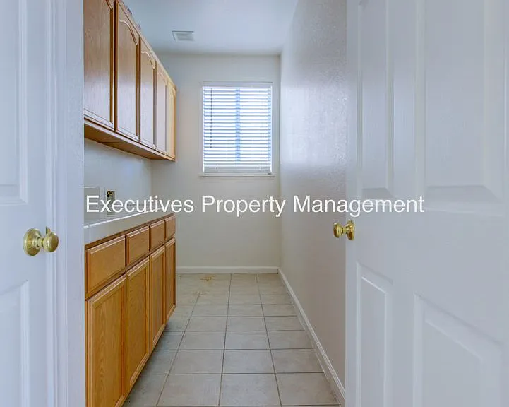4651 Stern Dr — Photo 12