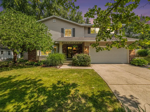 2211 Skyline Dr NW, Grand Rapids, MI 49504