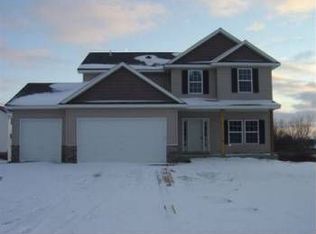 9518 Cottontail Dr, Minnetrista, MN 55375