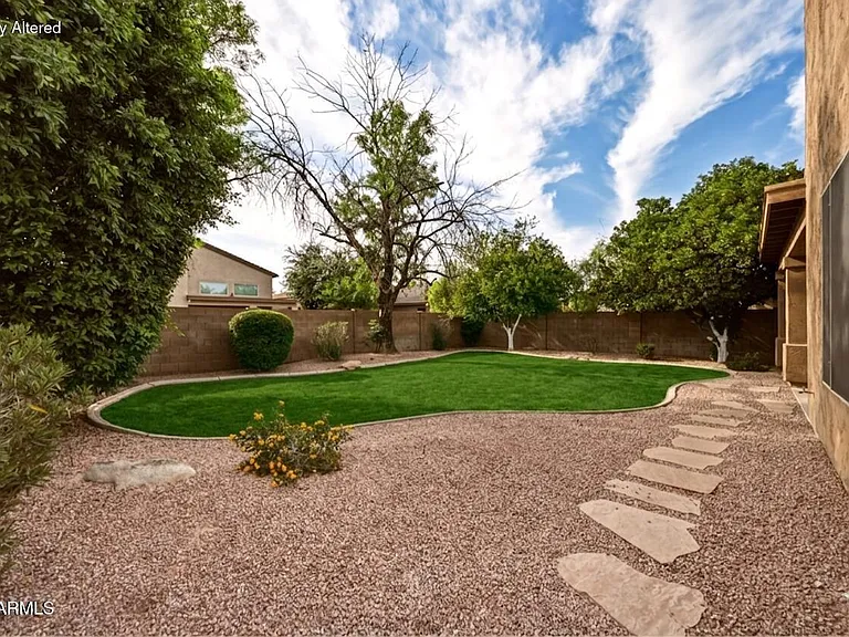 374 N Scott Dr — Photo 17
