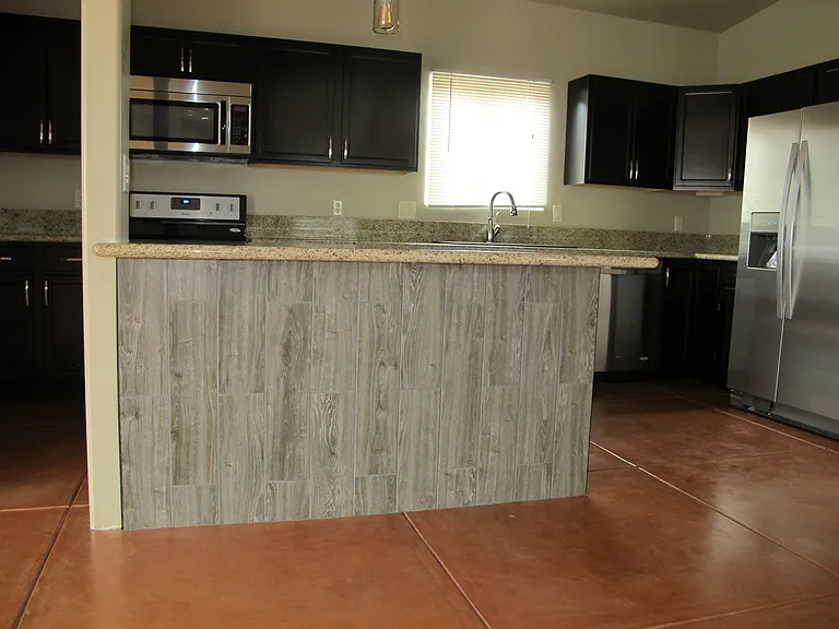 2524 E Lind Rd — Photo 41