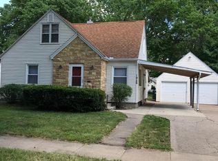 1926 Walnut St, Cedar Falls, IA 50613