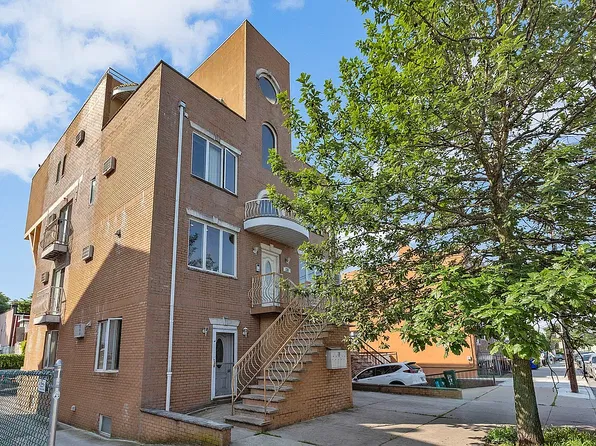 135 28th Ave #1F, Brooklyn, NY 11214
