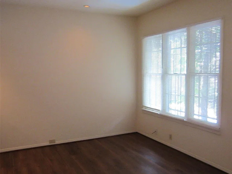 512 W Polk St — Photo 5