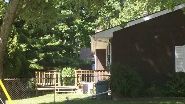 3 bed, 1.5 bath, 1300 sqft, $1,900 — Photo 2