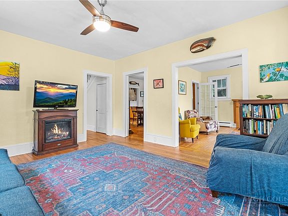 4th image of 218 Pine Street