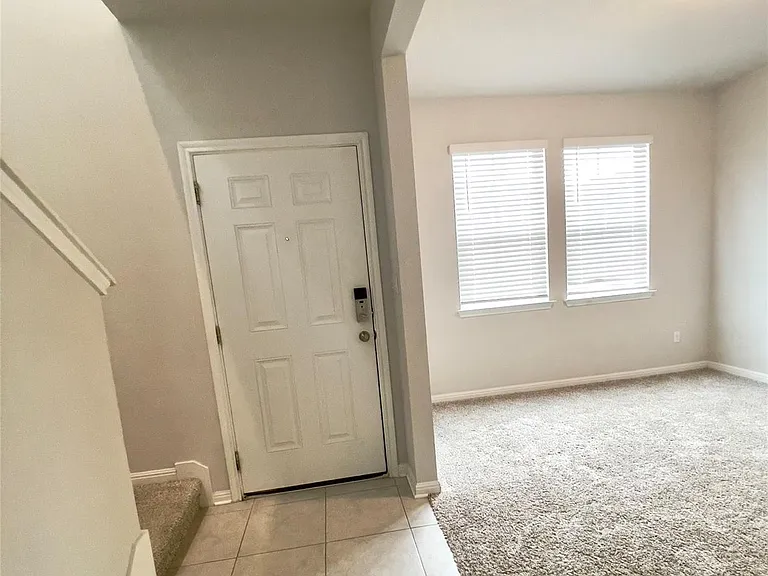 1725 Fountain Bridge Dr — Photo 7