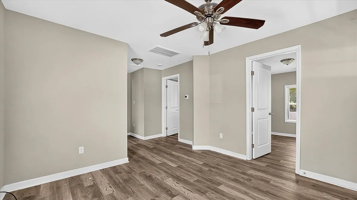 3 bed, 900 sqft, $1,225 — Photo 3
