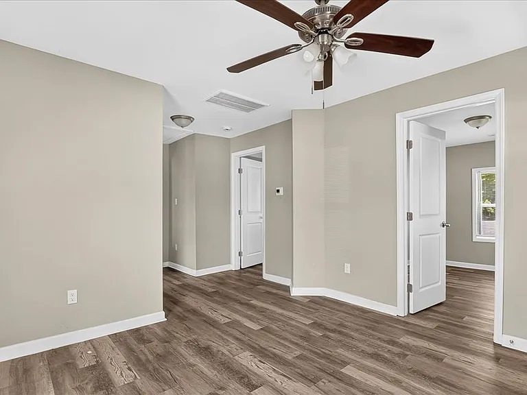 415 Spring Ct — Photo 3