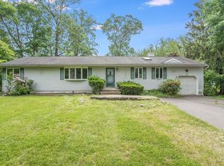 128 Woods Rd, Hillsborough, NJ 08844