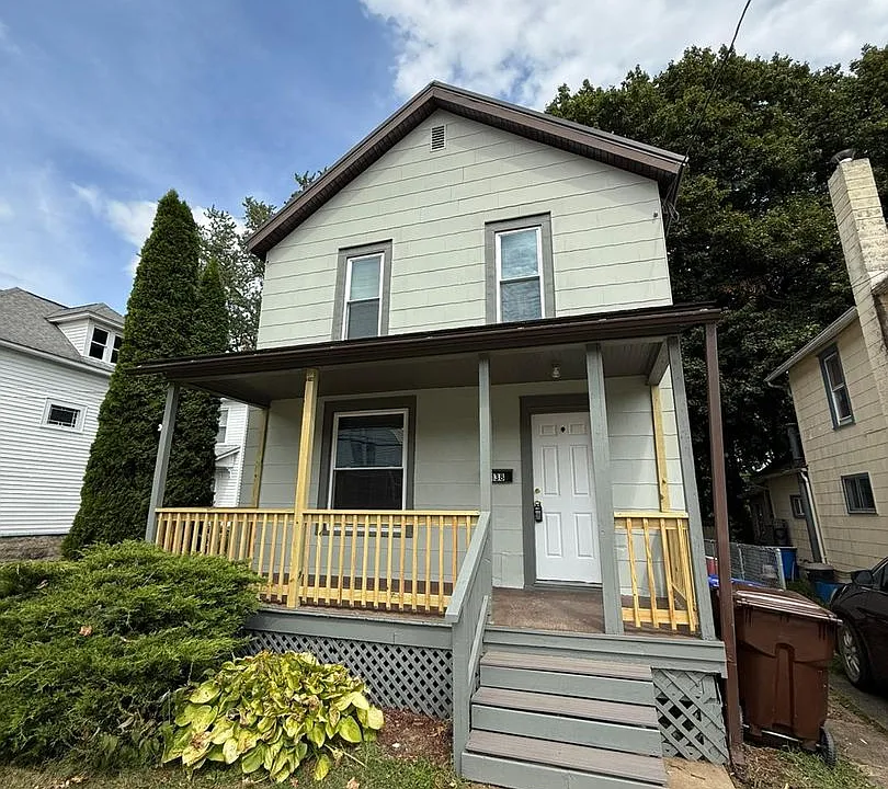 138 W Bloss St