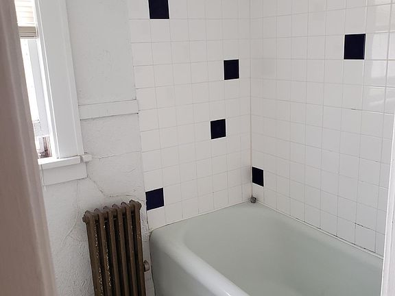 5th image of 2621 Pleasant Ave S