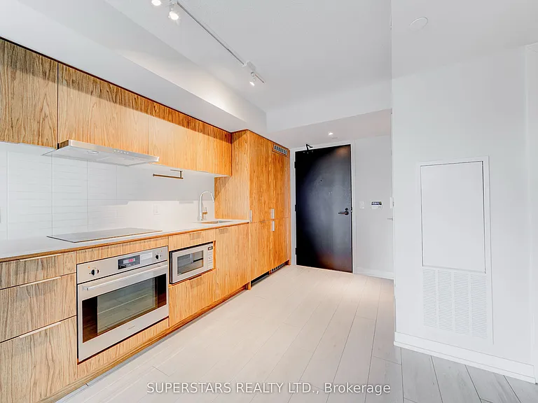 60 Shuter St #2010 — Photo 10