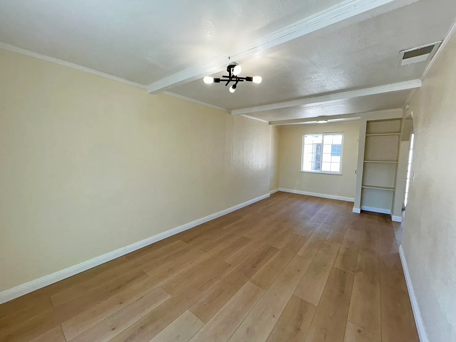 4 bed, 1700 sqft, $3,900 — Photo 3