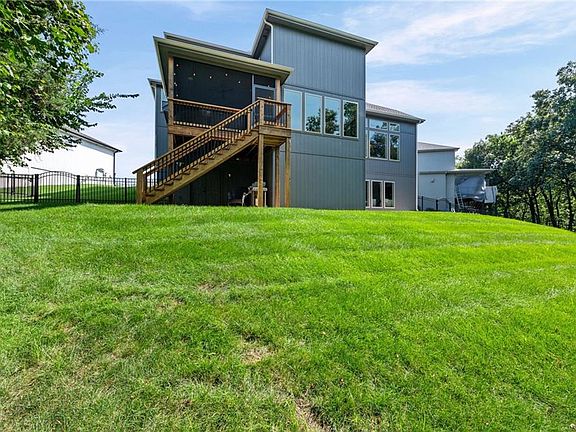 5th image of 5999 N Oak Creek Ct