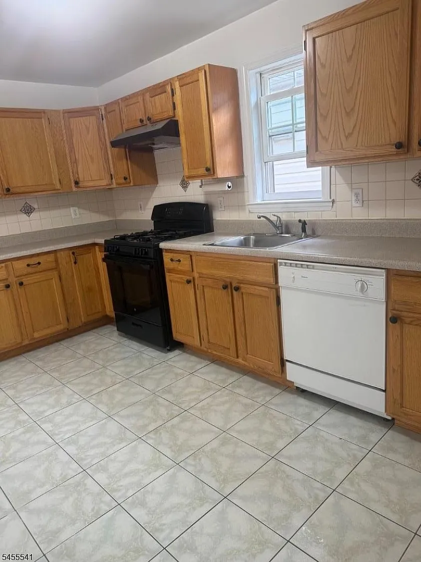 3 bed, 2.0 bath, $2,650 — Photo 4