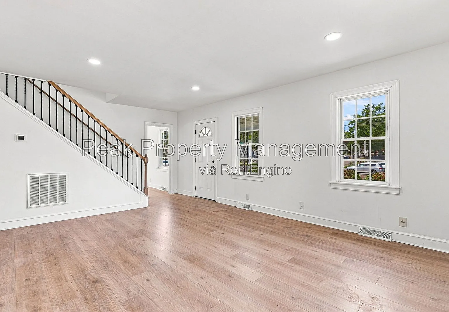 3 bed, 2.0 bath, 1576 sqft, $1,900 — Photo 4