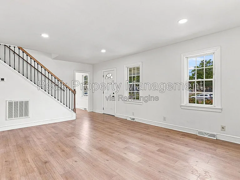 2958 Winston Churchill Dr — Photo 4