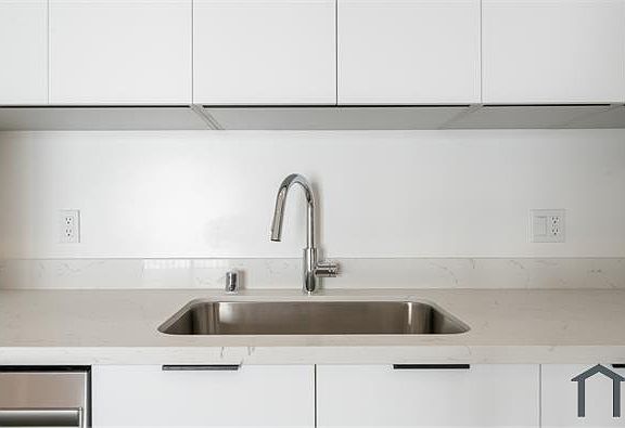 4th image of 339 S Oxford Ave #301