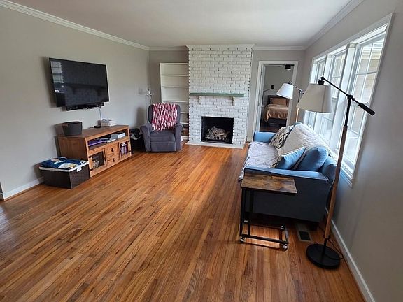 5th image of 2217 Chapel Rd