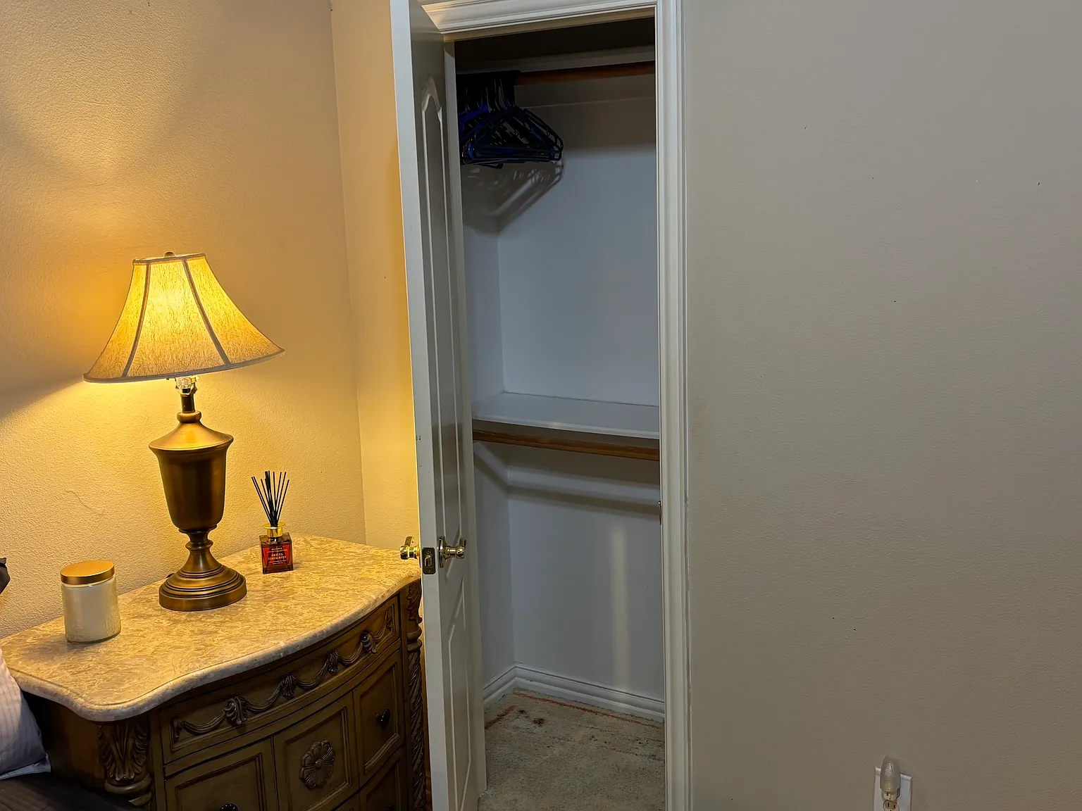 5 bed, 3700 sqft, $900 — Photo 2