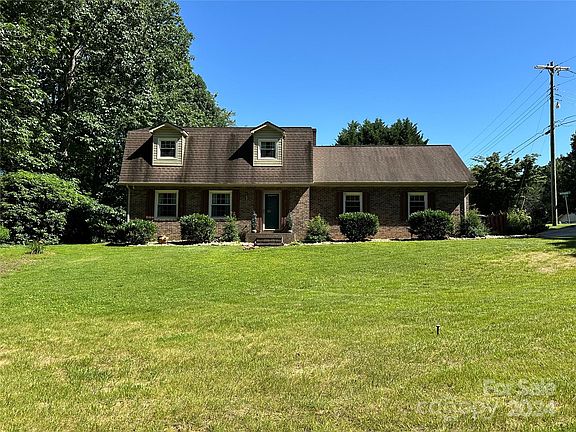 2nd image of 100 Oak Dale Ln