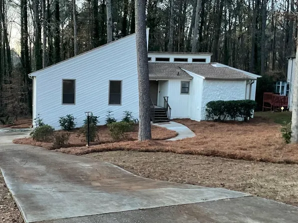 2979 Marsh Ln, Stone Mountain, GA 30087