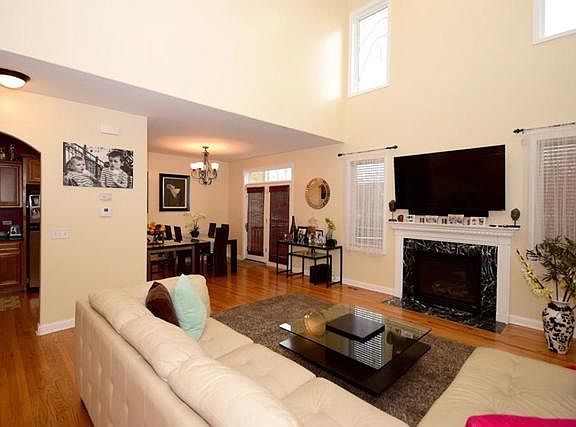5th image of 829 Jameson Ct E #829