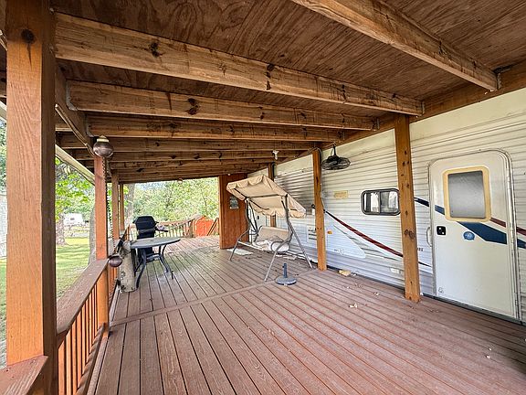 3rd image of 6-123 Woodhaven Lakes
