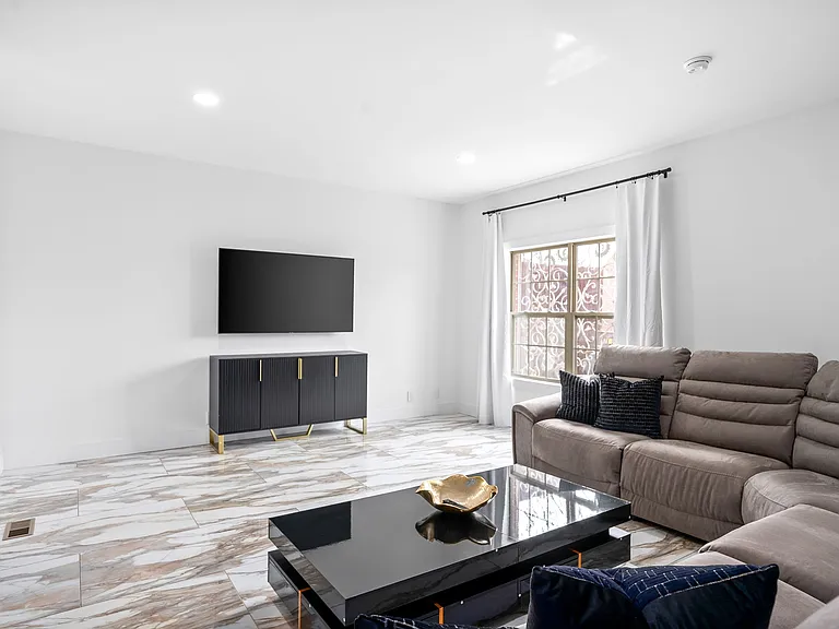 416 Franklin St — Photo 6
