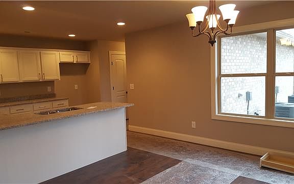 4th image of 122A Odie Ray St #A