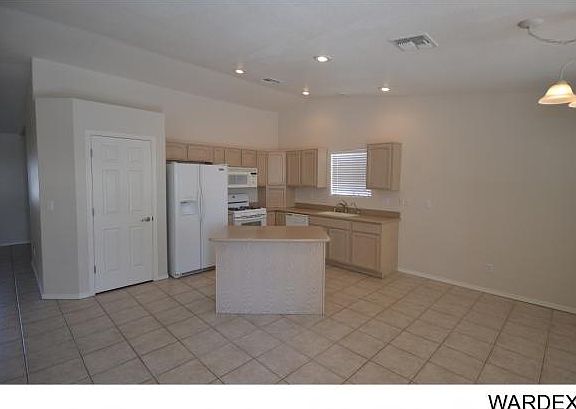 4th image of 1940 E Leisure Ln