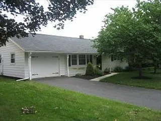 405 Nottingham Ave photo 1