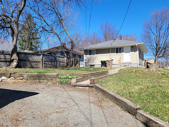 2nd image of 77 W Rutgers Ave