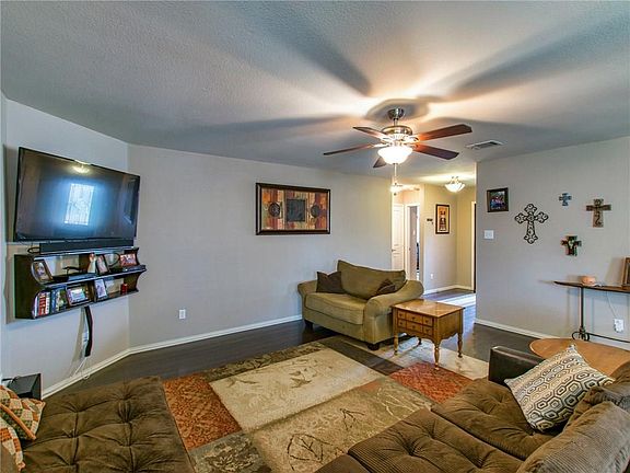 5th image of 2034 Lake Trail Dr