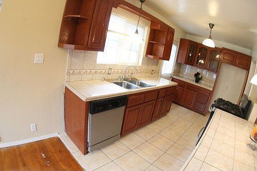4th image of 1715 Glenpark St