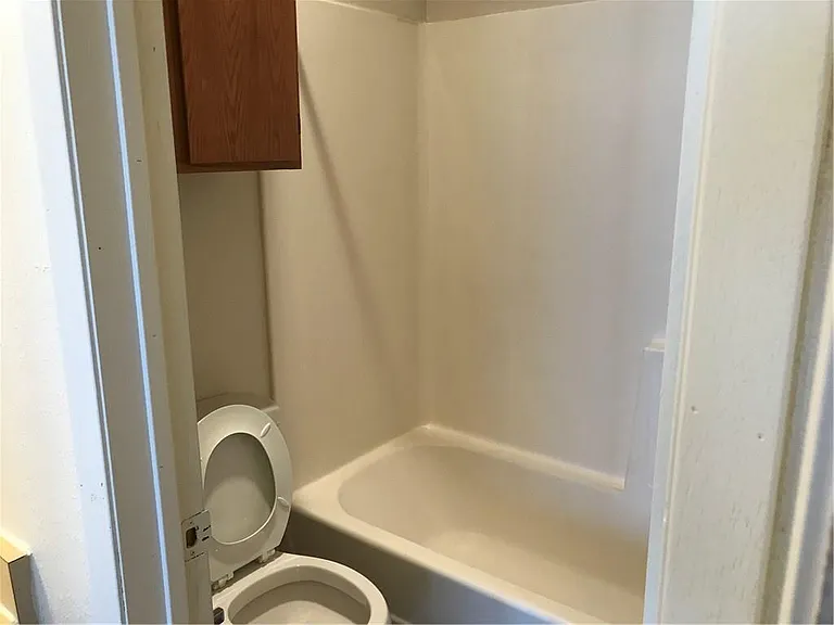 2415 W Slaughter Ln #D — Photo 6