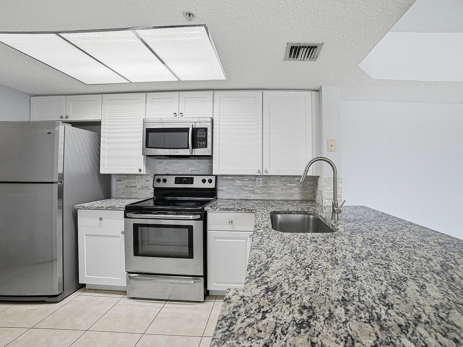2 bed, 2.0 bath, 1246 sqft, $2,250 — Photo 1